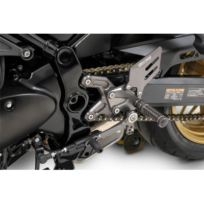 YOSHIMURA | Pedane X-Tread multiregolabili per Kawasaki Z 900 RS 2026